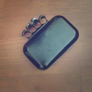 Skull Knuckle Clutch